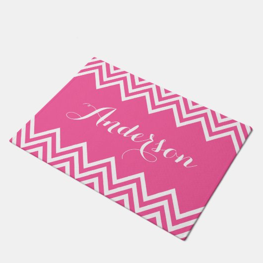 Zickzack Monogramm in heißrosa Fußmatte (Schrägansicht)