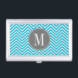 Zickzack Muster für Aqua und Grau Visitenkarten Etui<br><div class="desc">Kühne geometrische Muster mit Monogrammen. Dieses trendige Design umfasst die beliebten Farben. Wenn Sie das Kunstwerk anpassen möchten,  klicken Sie auf die Schaltfläche Anpassen und nehmen Änderungen vor.</div>