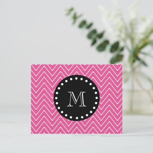 Zickzack Muster in Hot Pink | Schwarze Monogramm Postkarte (Stehend Vorderseite)
