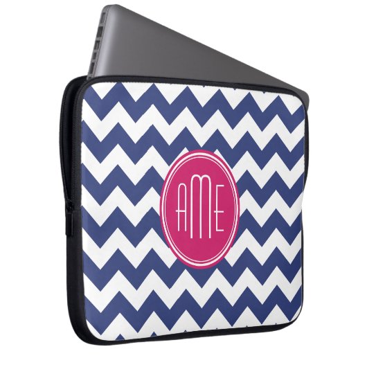 Zickzack Muster mit Monogram - Navy Magenta Laptopschutzhülle (Vorne Rechts)