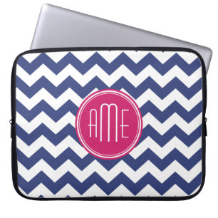 Zickzack Muster mit Monogram - Navy Magenta Laptopschutzhülle
