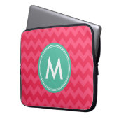 Zickzack Preppy in rosa Monogramm Laptopschutzhülle (Vorderseite Links)