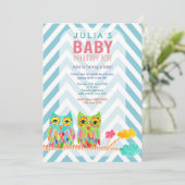 Zickzack Regenbogen-Eulen in der Baum-Baby-Dusche Einladung (Stehend Vorderseite)