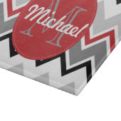 Zickzack rote graue schwarze mit Monogramm Schneidebrett (Ecke)