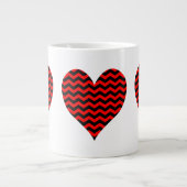 Zickzack Schwarz-Rot-Herz Jumbo-Tasse (Vorderseite)
