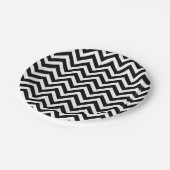 Zickzack Streifen in Schwarz und Weiß Pappteller (Schrägansicht)