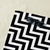 Zickzack Streifen mit schwarzem und weißem Medium Strandtuch (Beispiel)