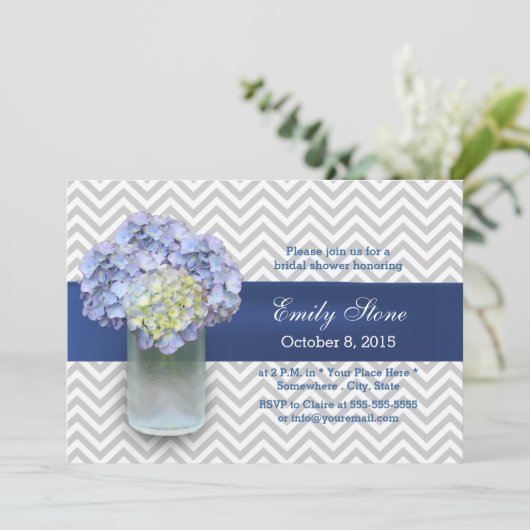 Zickzack Stripes Hydrangea Mason Jar Brautparty Einladung (Stehend Vorderseite)