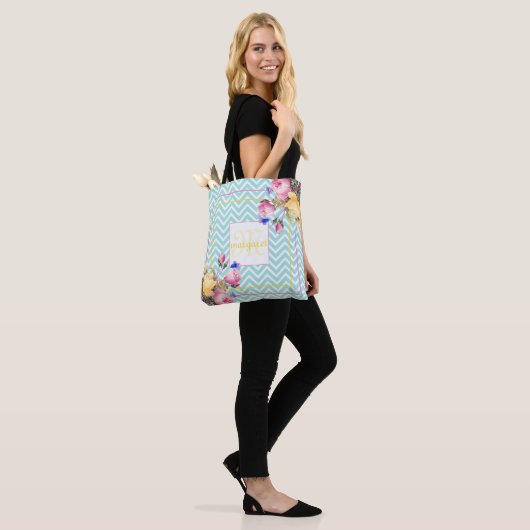 Zickzack und Blume Mit Monogramm Tasche (Am Model)