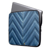 Zickzack Wand aus blauem Holz Laptopschutzhülle (Vorderseite Links)