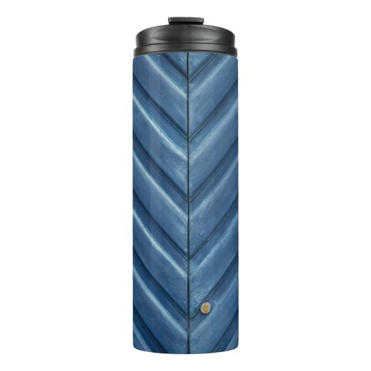 Zickzack Wand aus blauem Holz Thermosbecher (Vorderseite)