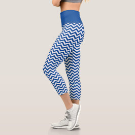 Zickzack weißes und blaues Muster Capri Leggings