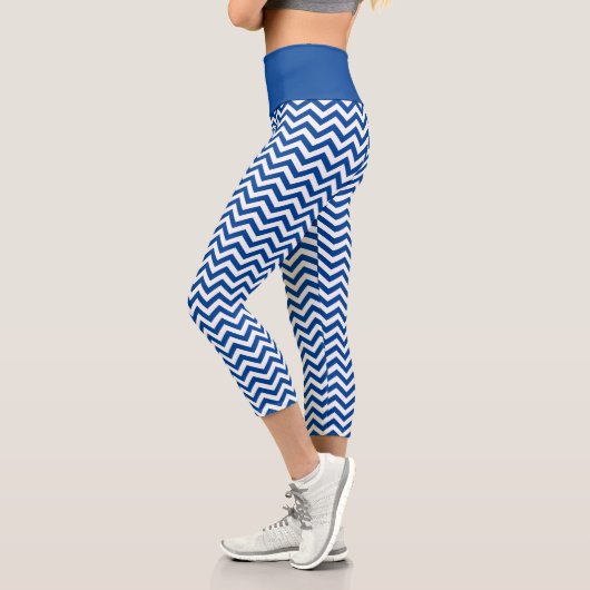 Zickzack weißes und blaues Muster Capri Leggings (Links)