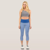 Zickzack weißes und blaues Muster Capri Leggings (Vorderseite)