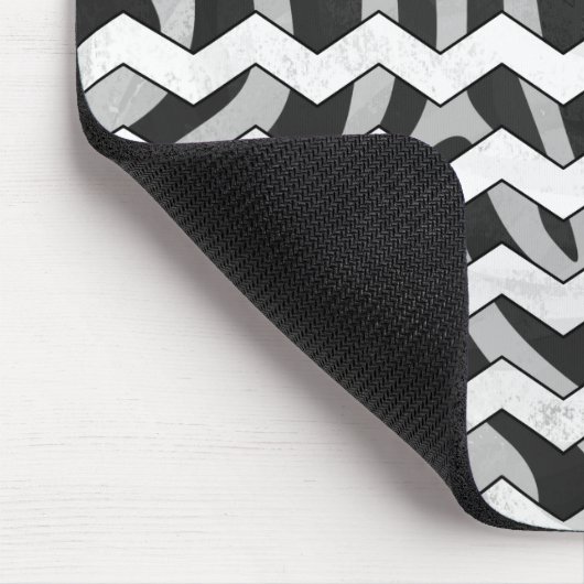 Zickzack Zebra-Muster in Schwarz und Grau Mousepad (Ecke)
