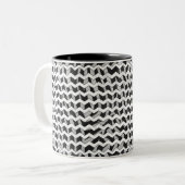 Zickzack Zebra-Muster in Schwarz und Grau Zweifarbige Tasse (Vorderseite Links)
