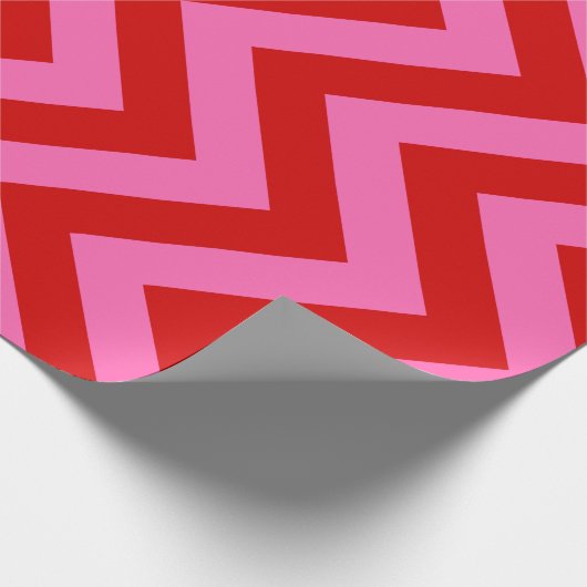 Zickzack Zigzag Wrapping Paper mit rotem Hot Pink Geschenkpapier (Ecke)