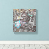 Ziege auf der Merry-Go-Runde Leinwanddruck (Insitu (Holzboden))