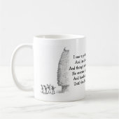 Ziege auf einem Heuschober und Schokoladenkuchen Kaffeetasse (Links)