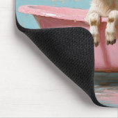 Ziege in einer rosa Badewanne Mousepad (Ecke)