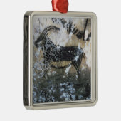 Ziege oder Gämse, Felsenmalerei im schwarzen Raum, Ornament Aus Metall (Rechts)