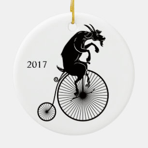Ziege reitet auf einem Vintage-Penny-Farthing-Fahr Keramikornament