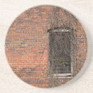 Ziegel-, Fels-, Steinreihe---Alte Wand mit Fenster Getränkeuntersetzer
