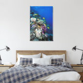 Ziegenschwarm rund um kleine Korallen Leinwanddruck (Insitu (Schlafzimmer))