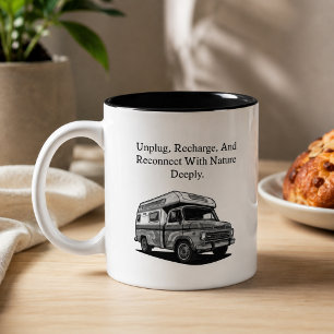 Zieh den Stecker raus, aufladen, mit der Natur neu Zweifarbige Tasse
