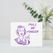 Ziehen Sie meinen Finger Retro Hausfrau Lila Postkarte (Stehend Vorderseite)