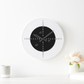 Ziel für den Schusswaffenbereich mit Schusslöchern Große Wanduhr (Zuhause)