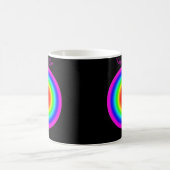 Zielscheibe für Liebe – Pride-Kunst Kaffeetasse (Mittel)