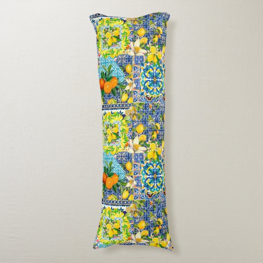 Zierblauer türkisblaue sizilianische Zitrusfliesen Seitenschläferkissen (Vorderseite Vertikal)