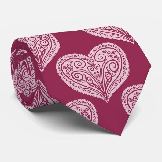 Zierherz in Burgund, Krawatte (Gerollt)