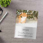 Zierkatze, Foto, silber Planer<br><div class="desc">Ein Imitat silber aussehender Hintergrund. Personalisieren und fügen Sie Ihr Jahr,  Ihren Namen und einen Text. Der Name ist schwarz geschrieben mit einem großen,  modernen Handschrift Schrift.</div>