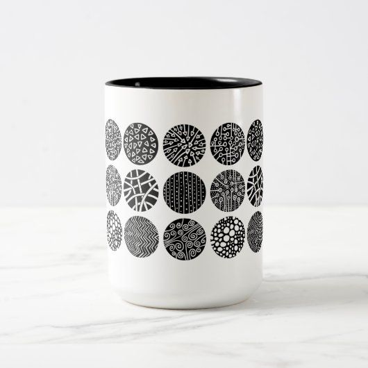 Zierkreise - Schwarz und Weiß Zweifarbige Tasse (Mittel)