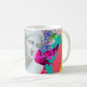 Zierlich. Kollage mit Gipskopfstütze-Isolation Kaffeetasse (VorderseiteRechts)