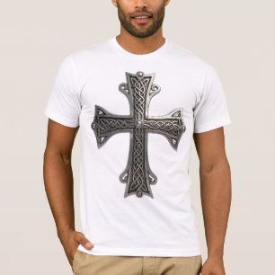 Zierliches keltisches Silberkreuz mit komplizierte T-Shirt