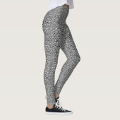 Zig Zag Muster auf den weißen Leggings (Rechts)
