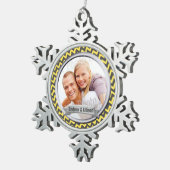 Zig Zag Muster Gelbes Foto Keepake Schneeflocken Zinn-Ornament (Rechts)