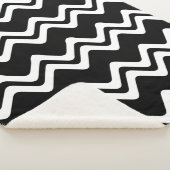 Zig Zag Muster mit zwei farbigen Linien Sherpadecke (3/4)