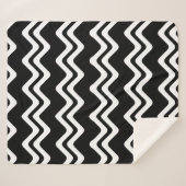 Zig Zag Muster mit zwei farbigen Linien Sherpadecke (Vorderseite (Horizontal))