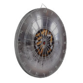 Zigaretten-Hintern im silbernen Dartscheibe (Vorderseite Links)