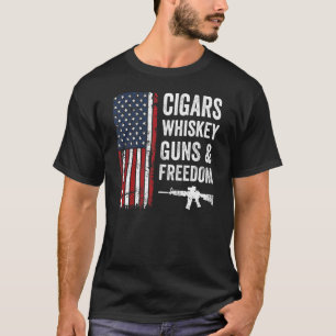 Zigarren Whiskey Guns & Freedom USA Flag Pro Gun 4 T-Shirt