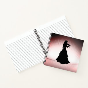 Zigeunermädchen spielt Violine Notizblock