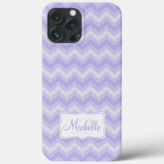 Zigzag gemusterter lila Name Initial iPhone Case (Rückseite)