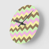 Zigzag patroon (groen, roze, geel en bruin) runde wanduhr (Winkel)