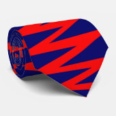 Zigzag - Red on Dark Blue 000066 Krawatte (Gerollt)