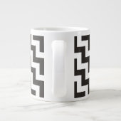 Zigzags Jumbo Tasse, Black and White Chevrons Jumbo-Tasse (Rückseite)