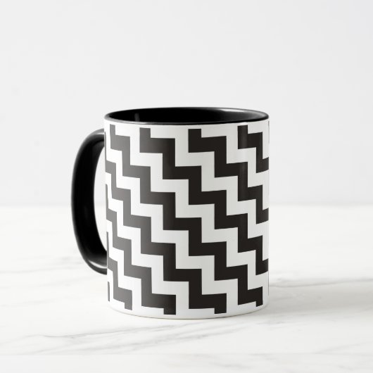 Zigzags Ringer-Tasse, Schwarz-Weiß-Chevronen Tasse (Vorderseite Links)